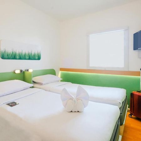 Ibis Budget Makassar Airport Mandai Exteriör bild