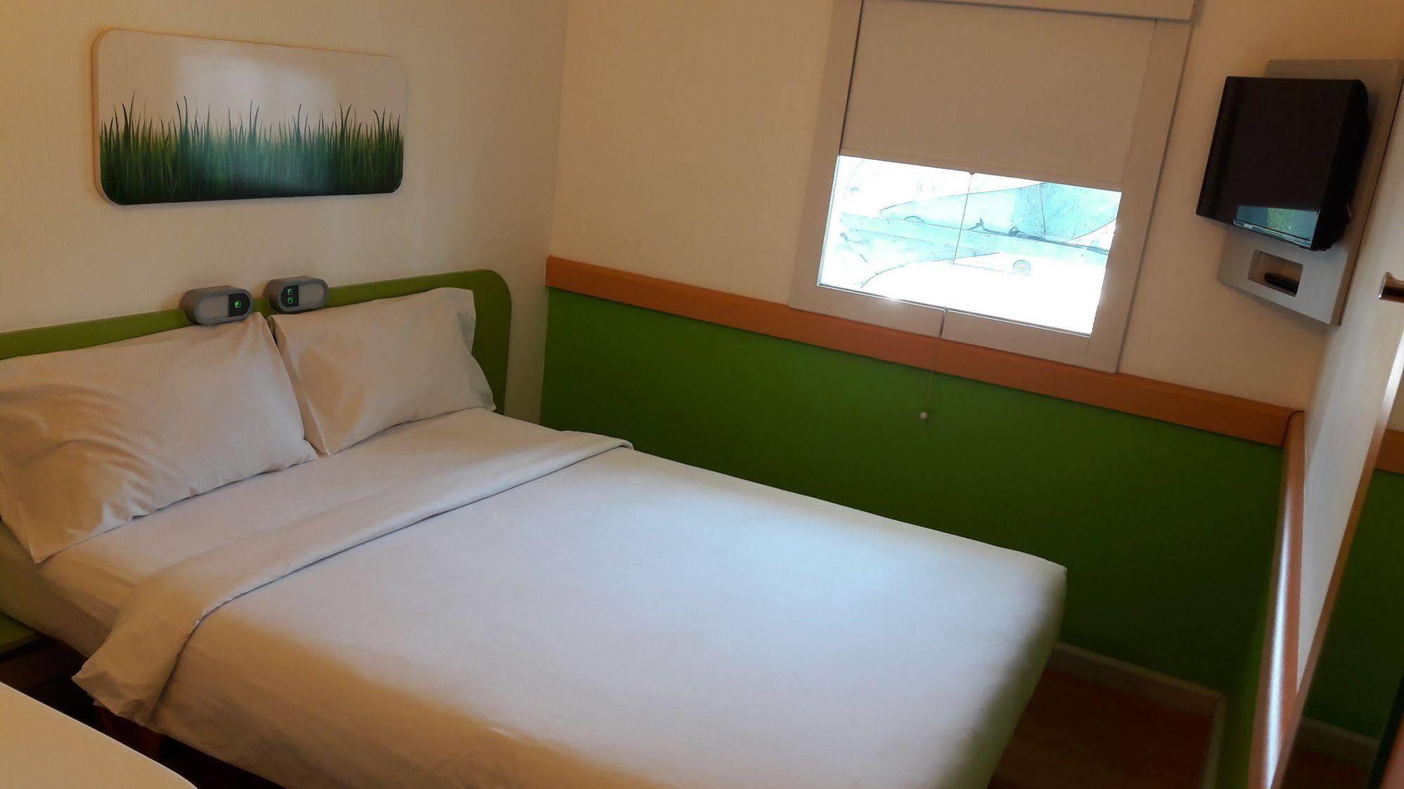 Ibis Budget Makassar Airport Mandai Exteriör bild