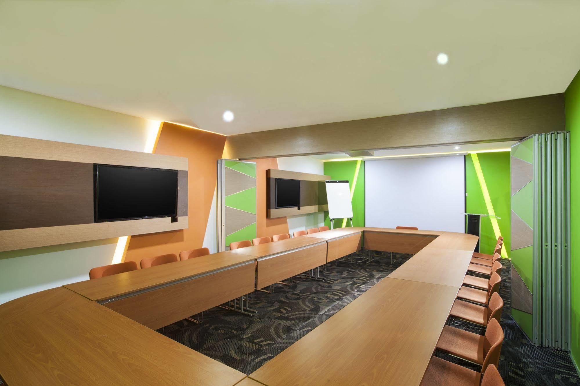 Ibis Budget Makassar Airport Mandai Exteriör bild