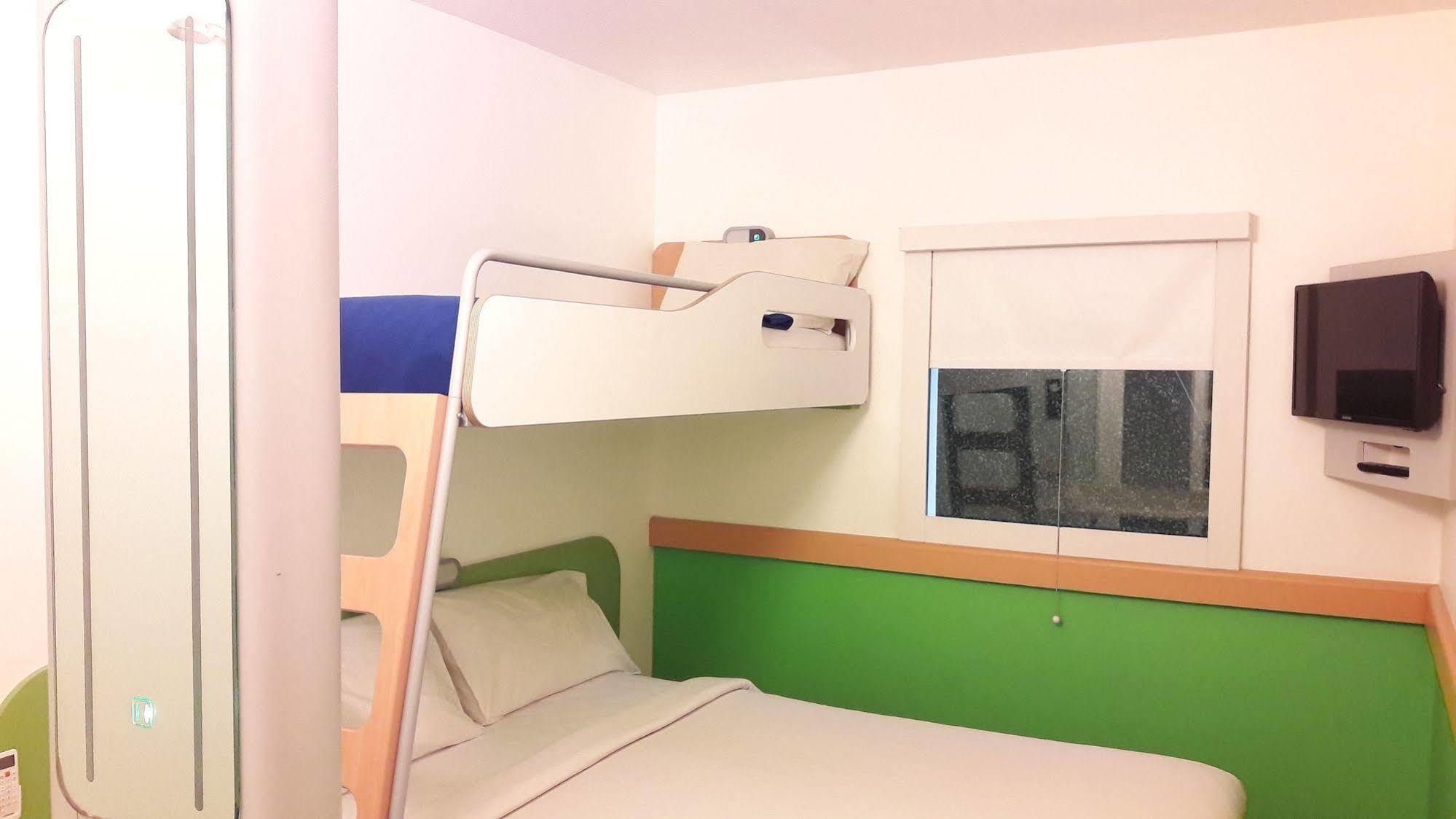 Ibis Budget Makassar Airport Mandai Exteriör bild