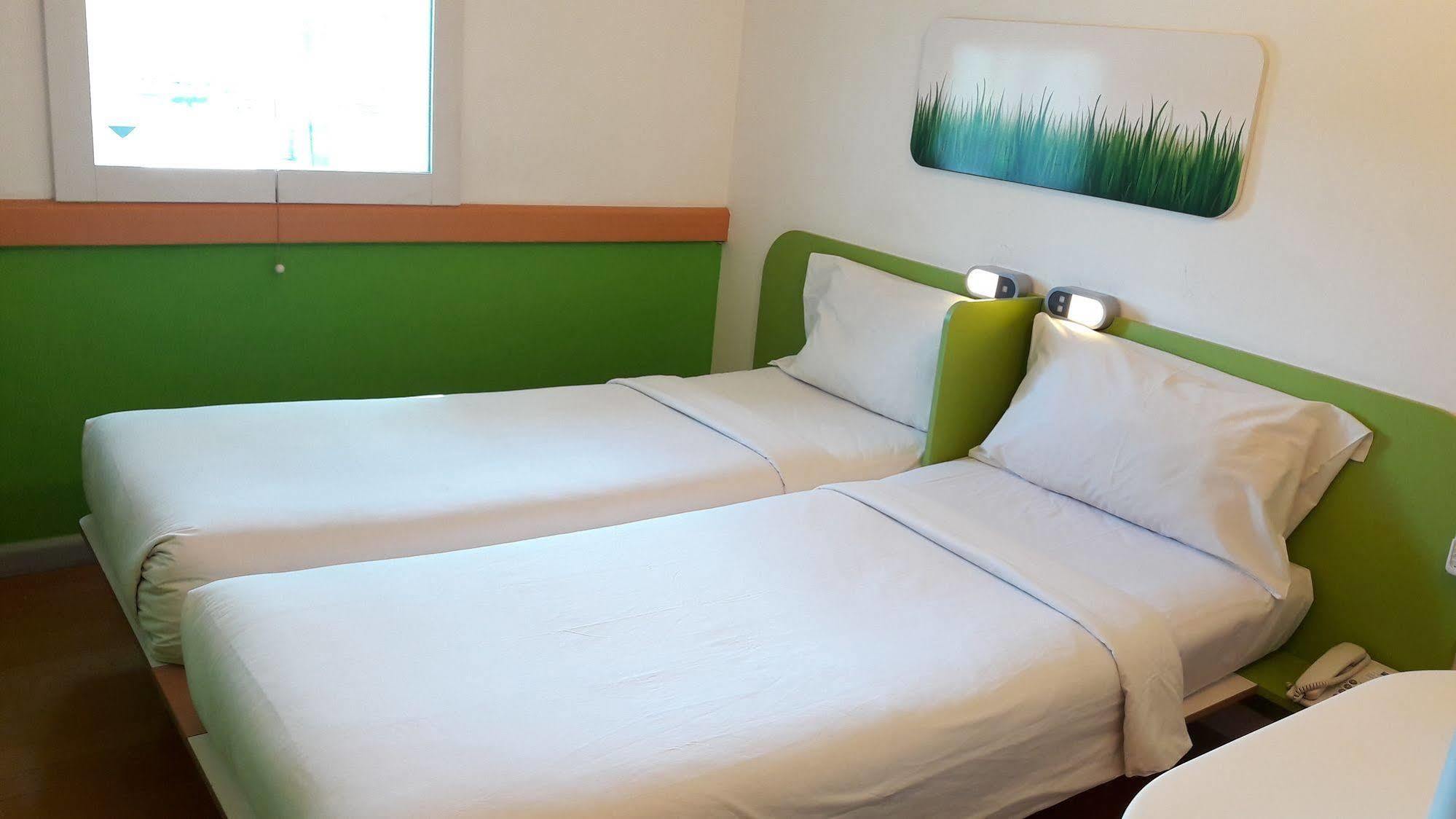 Ibis Budget Makassar Airport Mandai Exteriör bild