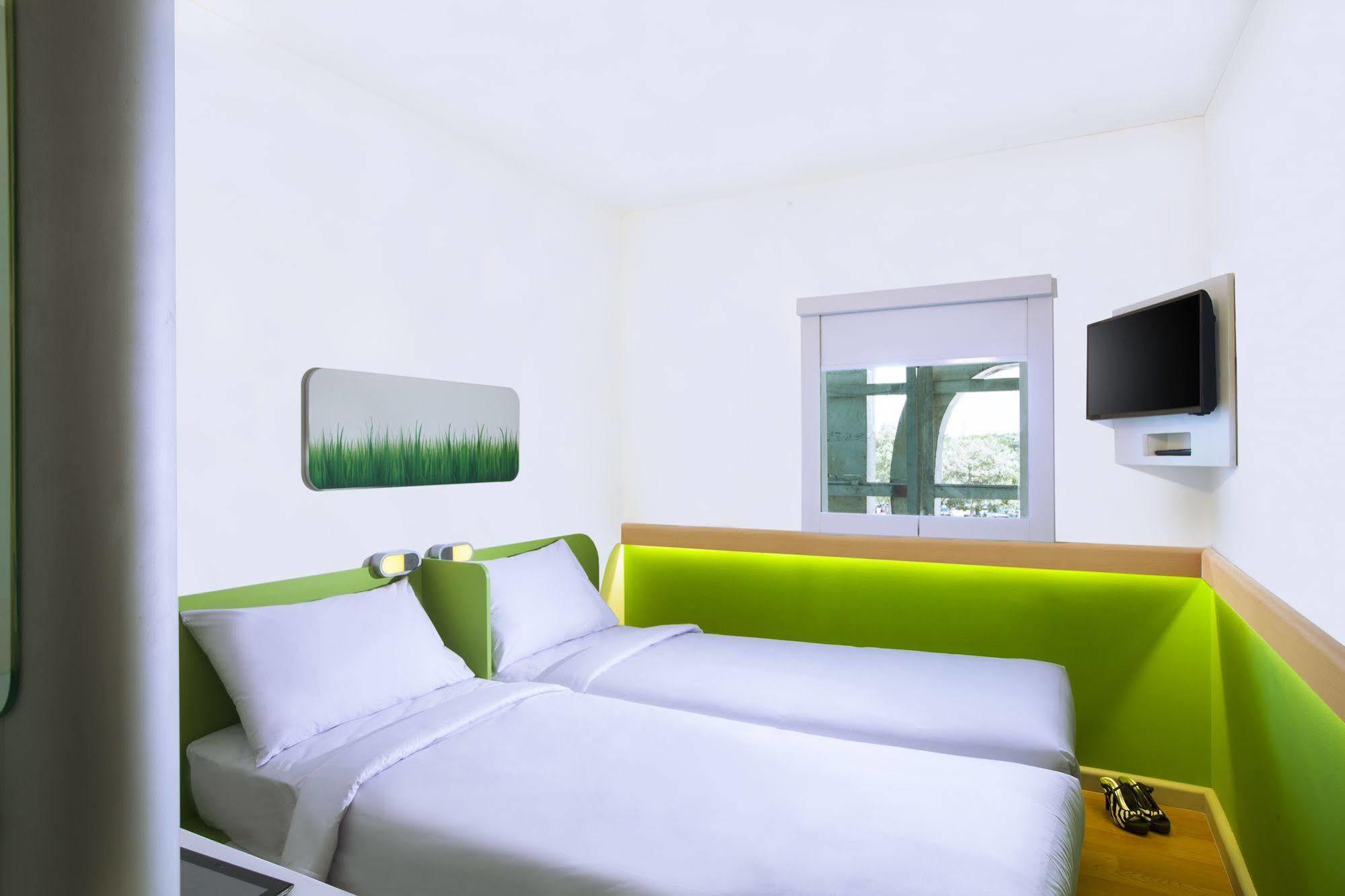 Ibis Budget Makassar Airport Mandai Exteriör bild