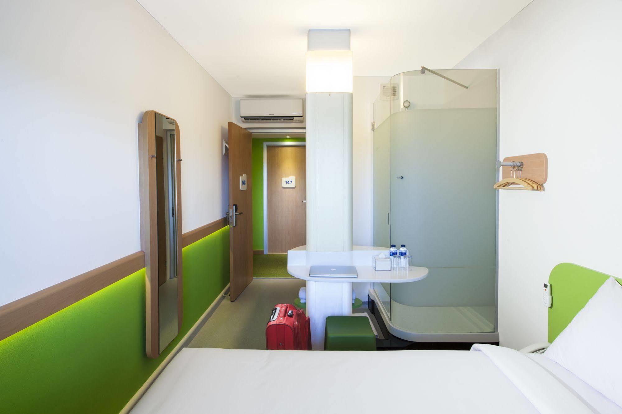 Ibis Budget Makassar Airport Mandai Exteriör bild