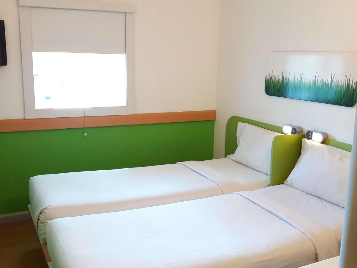 Ibis Budget Makassar Airport Mandai Exteriör bild